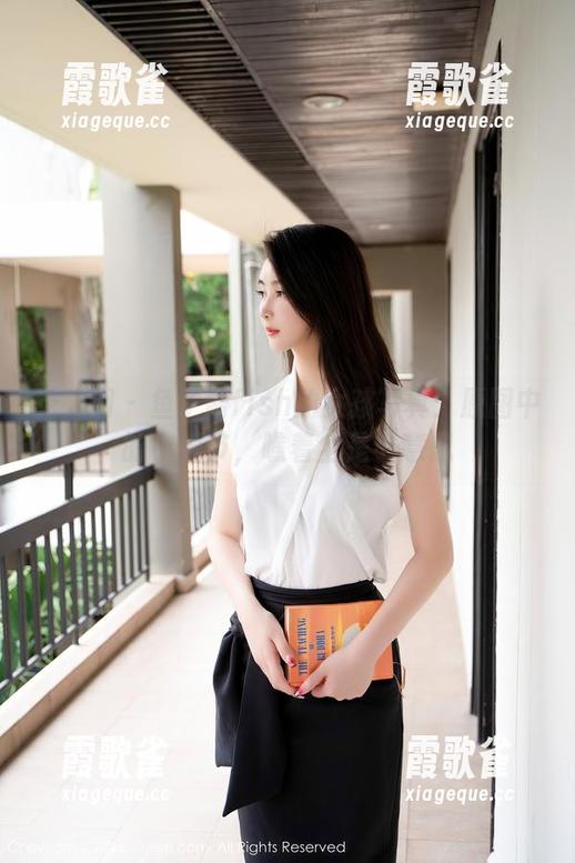 秀人网 - 鱼子酱fish的女孩写真：原图中的小细节，瞧着全是小意思