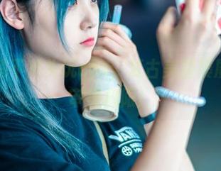 秋楚楚不秃头玩cos，复古美图屡屡挑战审美极限！