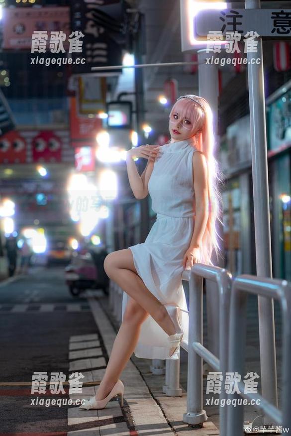 芊芊酱w的写真精选，谁能抵挡得了这种可爱咧？