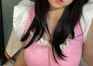 微密圈 – 最新来袭，葱油饼er化身黑白女仆吊带，咋一看就想喝奶茶。