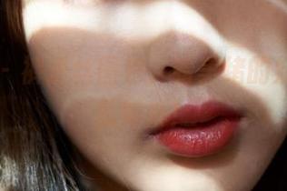 蜜桃社 – 裤里丝图包，看美绪的妩媚我心乱如麻！