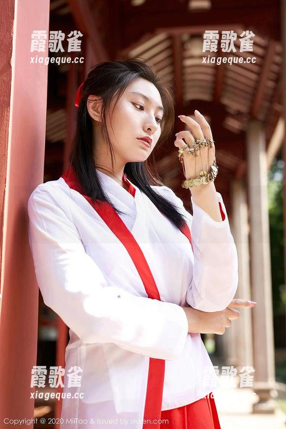 蜜桃社 - “无圣光”下，许思铭的婚纱作品如是另一种“无声胜有声”的力量。