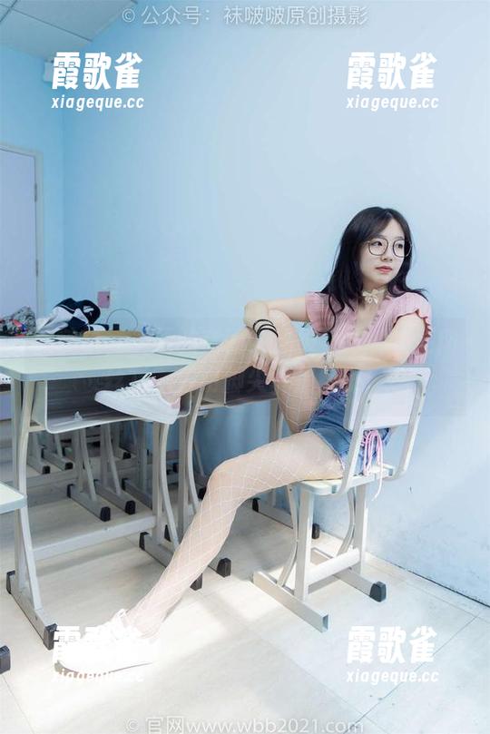 袜啵啵 - 周周的套图：评级要给“油亮肉丝”，透明脚尖真是绝了！