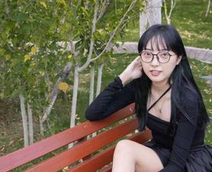 袜啵啵 – 小沫的写真时刻，白袜子不经意间上演“自然”的戏码。