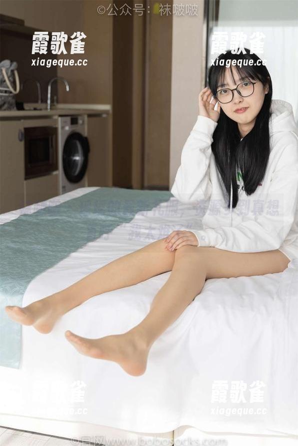 袜啵啵 - 瑶瑶的最新礼服，资源多到真想直呼“我太难了”。