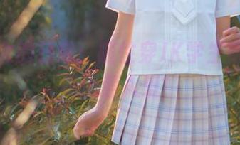 西瓜少女的日常：随性穿JK学生服，结果美图惹人爱！