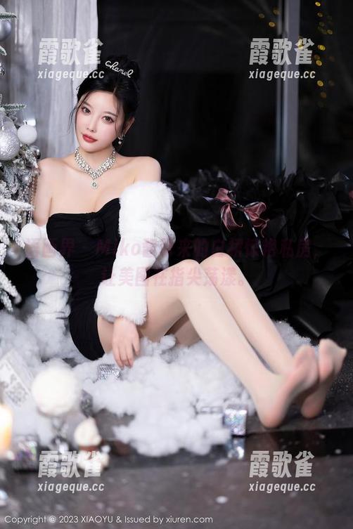 语画界 - Miko酱带来的白裙惊艳私房，让美图在指尖荡漾。