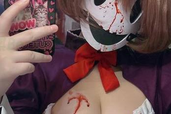 贝贝琪Becky的浴缸写真：水珠在哪儿打滑？