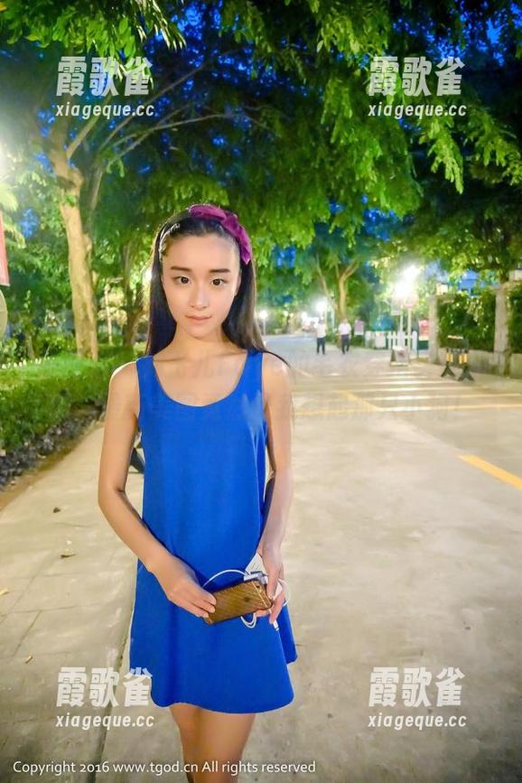 青豆客 - 刘飞儿Faye的毛衣穿搭实在太绝，最新美图竟然让我想起那只小狗！