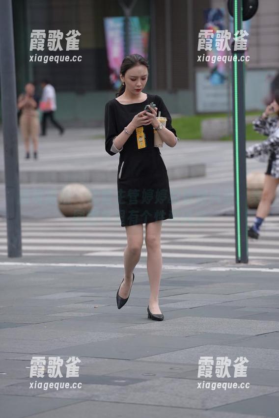 魔镜街拍 - 销售主管婷婷的粉裙风波：美图图集里有个性和风采