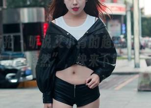 魔镜街拍 – 听说艾小青的超短裙和肉丝美图能让人“释然”，快来下载一看究竟！